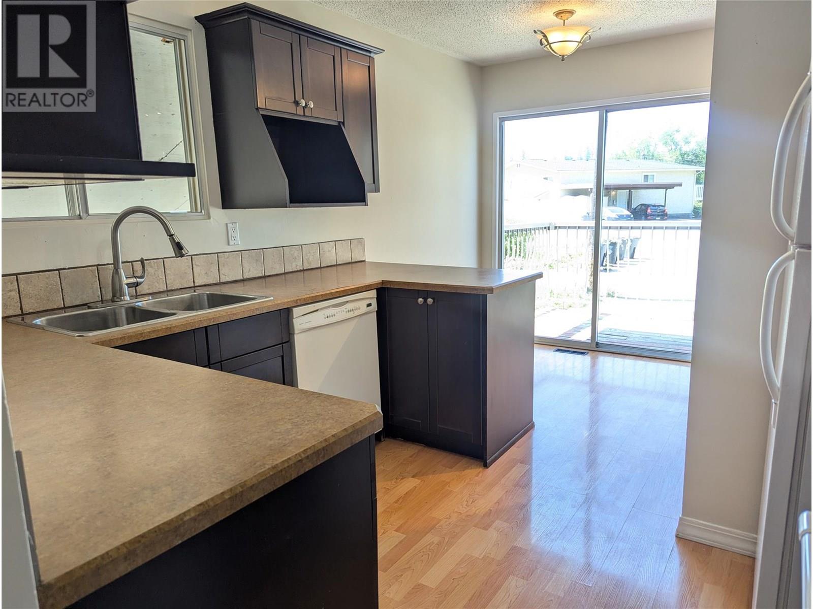 Photo 9 of 1087 Monterey Court, Kelowna BC