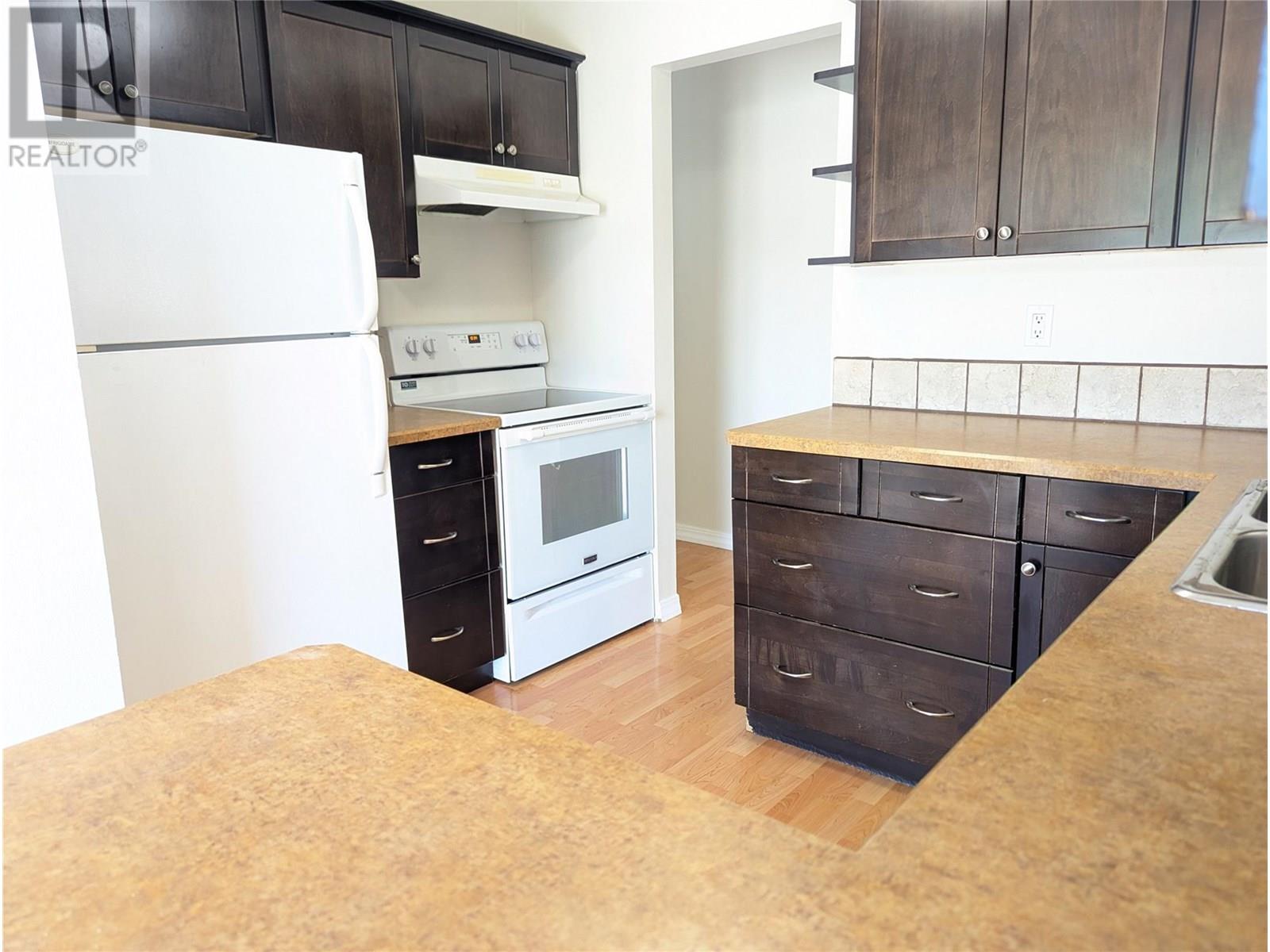 Photo 12 of 1087 Monterey Court, Kelowna BC