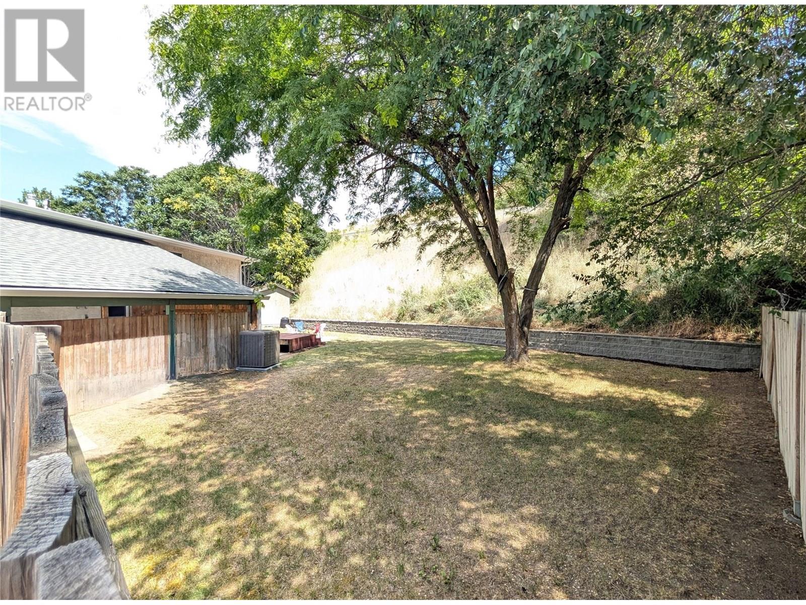 Photo 6 of 1087 Monterey Court, Kelowna BC