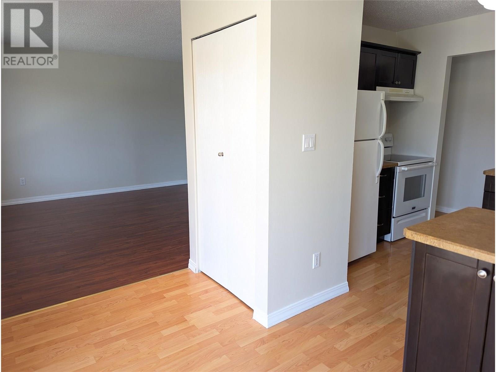 Photo 15 of 1087 Monterey Court, Kelowna BC