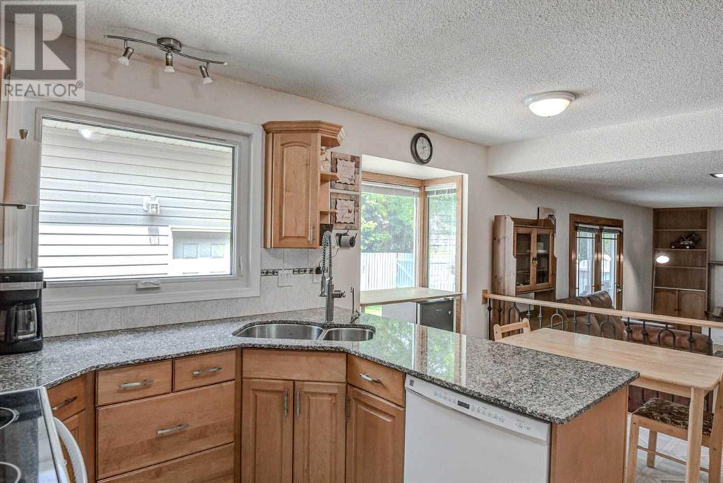Single Family House for Sale in  Lake Simcoe Close SE Lake Bonavista Calgary 