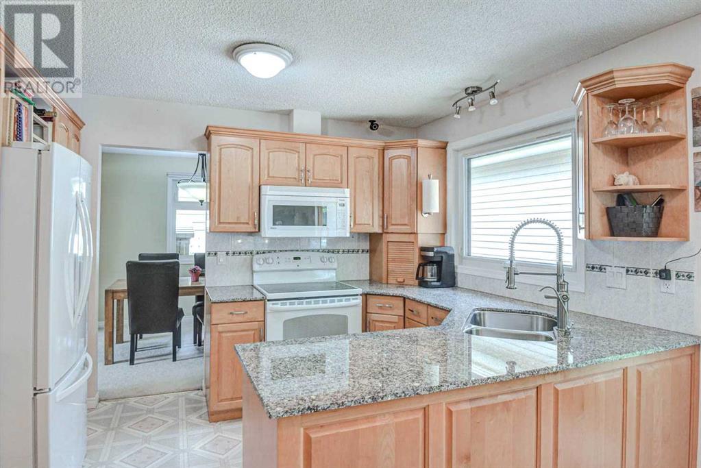 Single Family House for Sale in  Lake Simcoe Close SE Lake Bonavista Calgary 