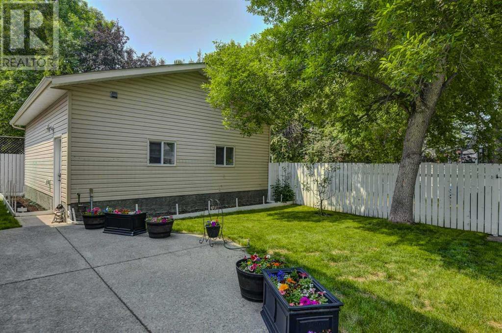 623 Lake Simcoe Close SE, Calgary, Alberta