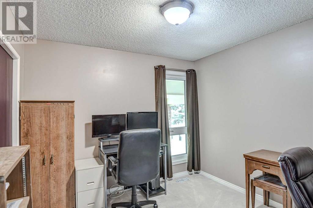 Single Family House for Sale in  Lake Simcoe Close SE Lake Bonavista Calgary 