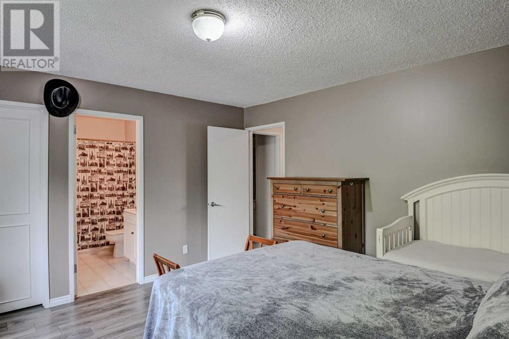 Single Family House for Sale in  Lake Simcoe Close SE Lake Bonavista Calgary 