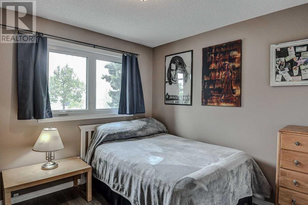 Single Family House for Sale in  Lake Simcoe Close SE Lake Bonavista Calgary 