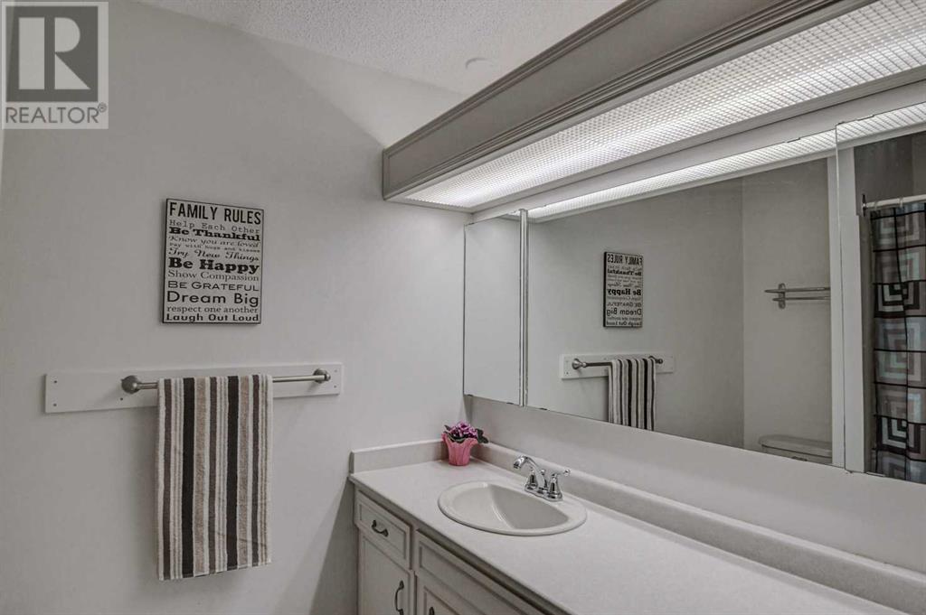 Single Family House for Sale in  Lake Simcoe Close SE Lake Bonavista Calgary 
