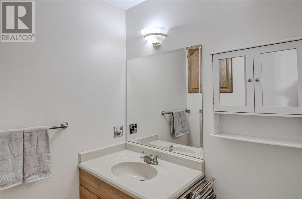 Single Family House for Sale in  Lake Simcoe Close SE Lake Bonavista Calgary 