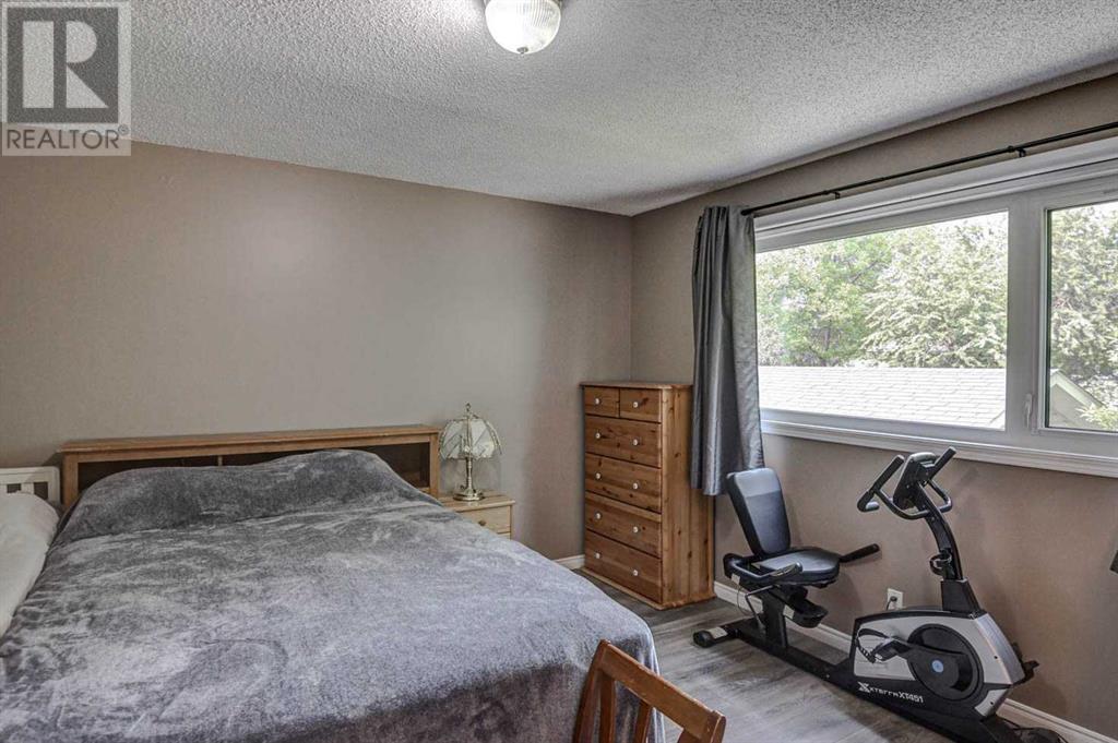 Single Family House for Sale in  Lake Simcoe Close SE Lake Bonavista Calgary 