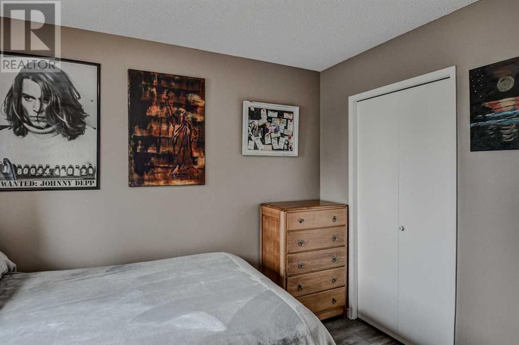 Single Family House for Sale in  Lake Simcoe Close SE Lake Bonavista Calgary 