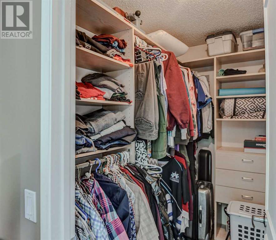 Single Family House for Sale in  Lake Simcoe Close SE Lake Bonavista Calgary 