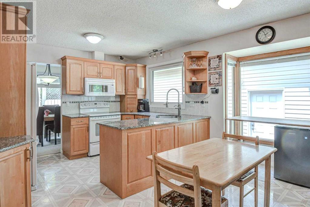 Single Family House for Sale in  Lake Simcoe Close SE Lake Bonavista Calgary 