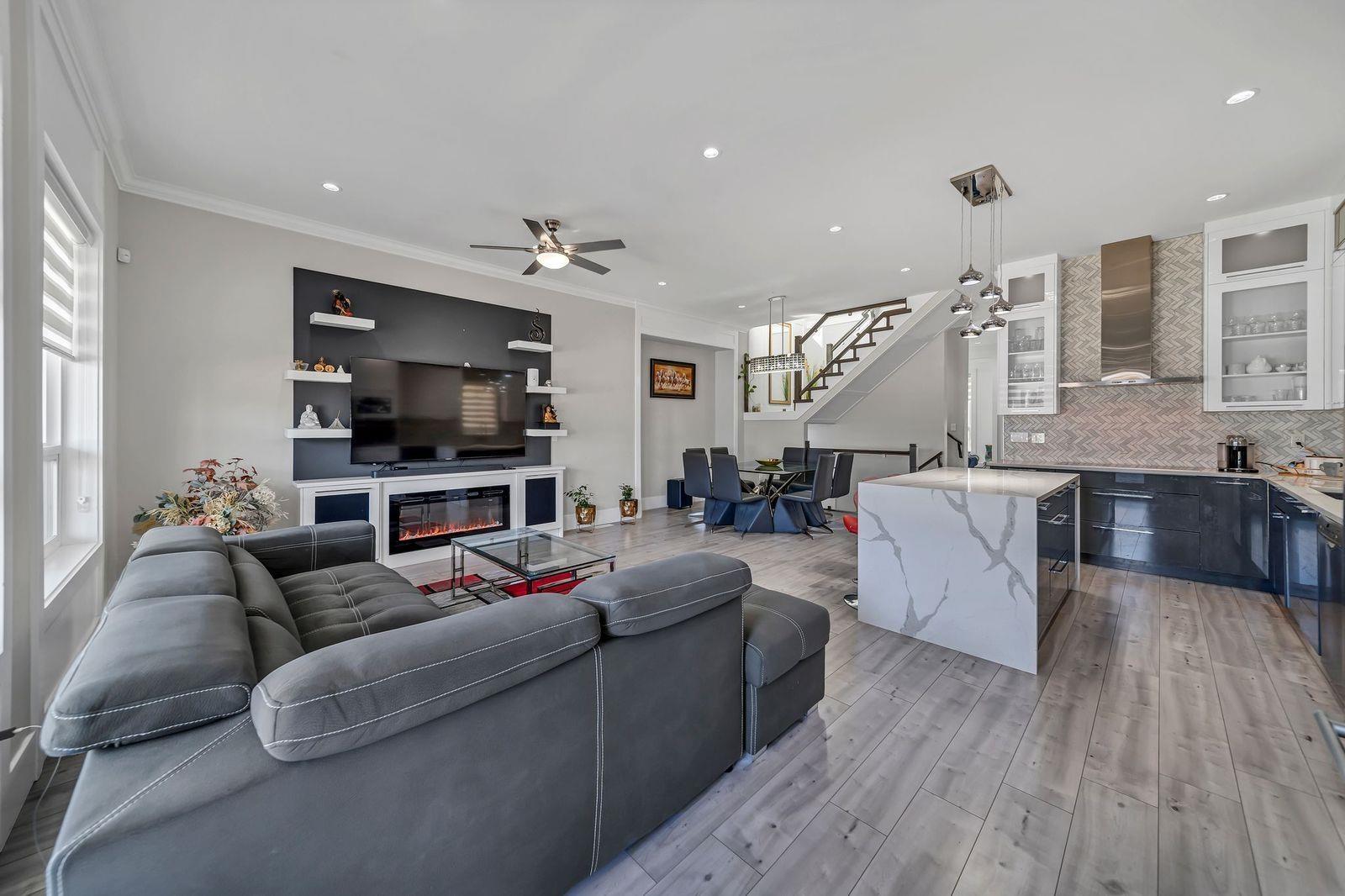 Photo 11 of 14039 59 A Avenue, Surrey BC