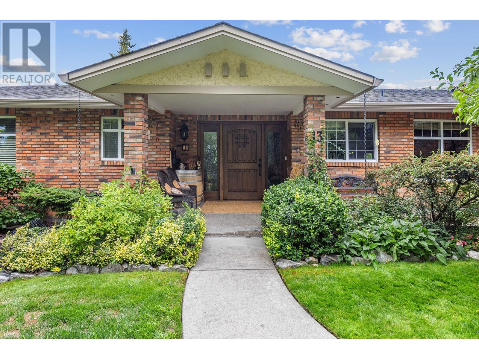 Photo 4 of 13 Alameda Court, Kelowna BC