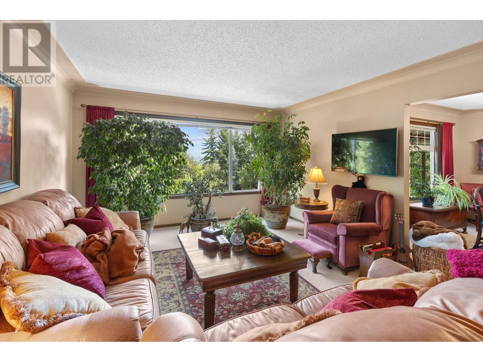 Photo 8 of 13 Alameda Court, Kelowna BC