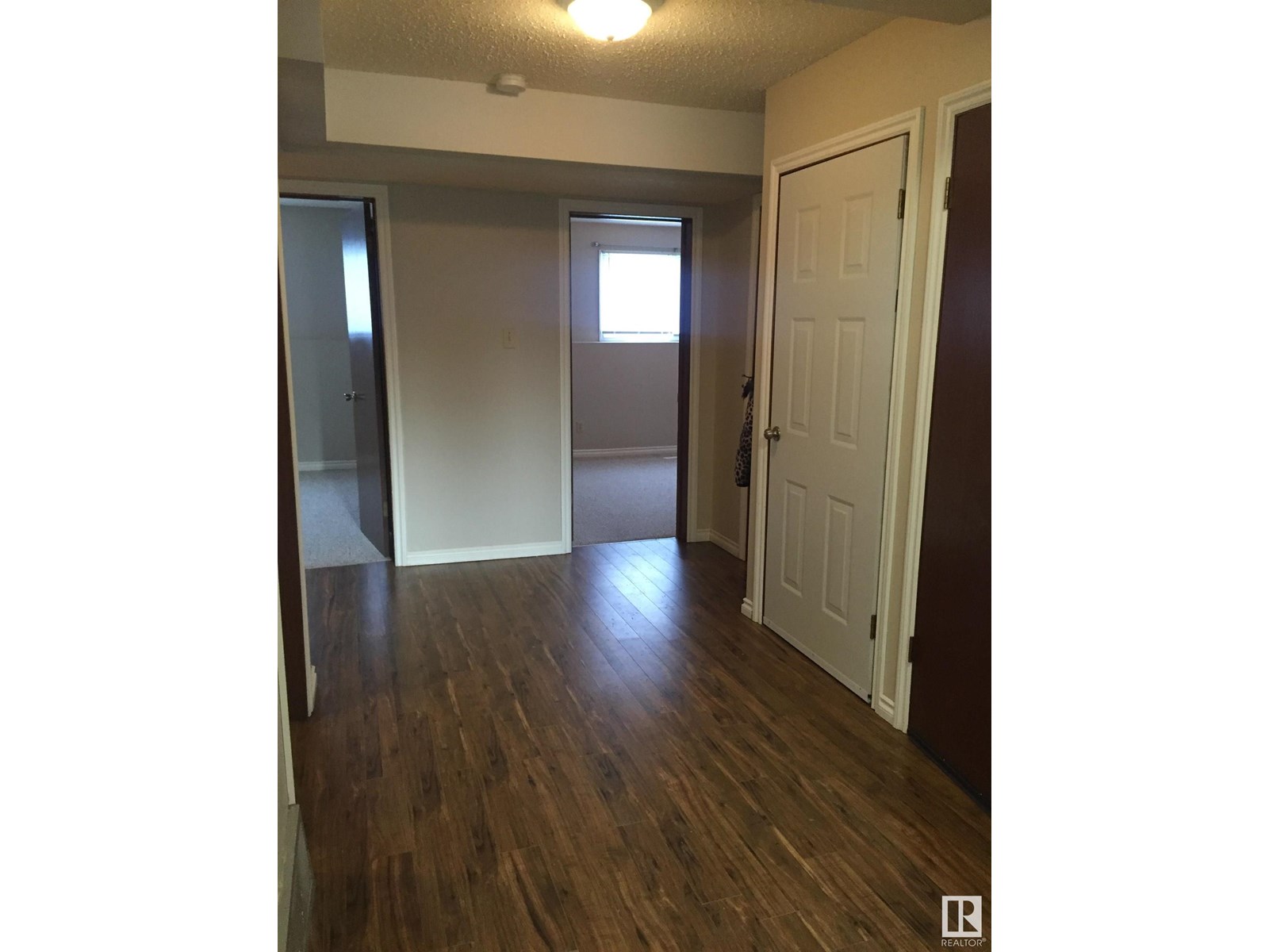 Photo 10 of 6706 19 Av Nw, Edmonton AB
