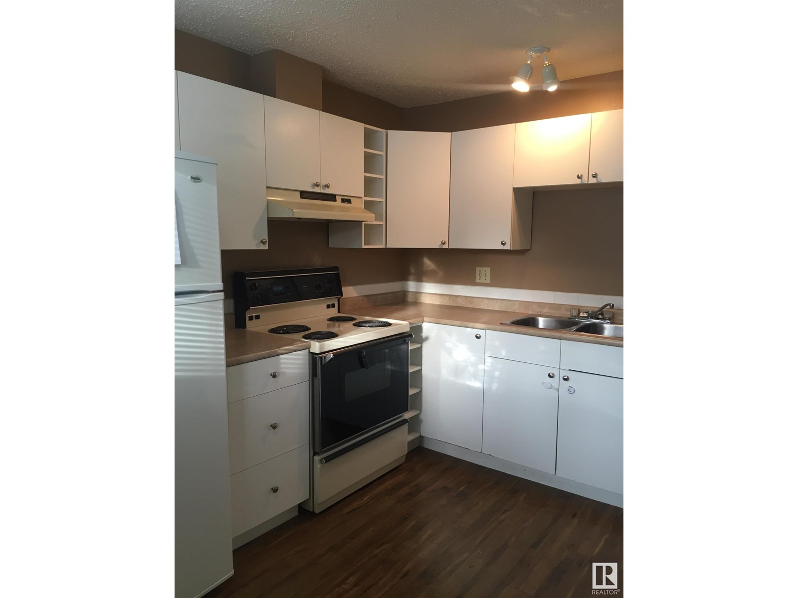 Photo 3 of 6706 19 Av Nw, Edmonton AB