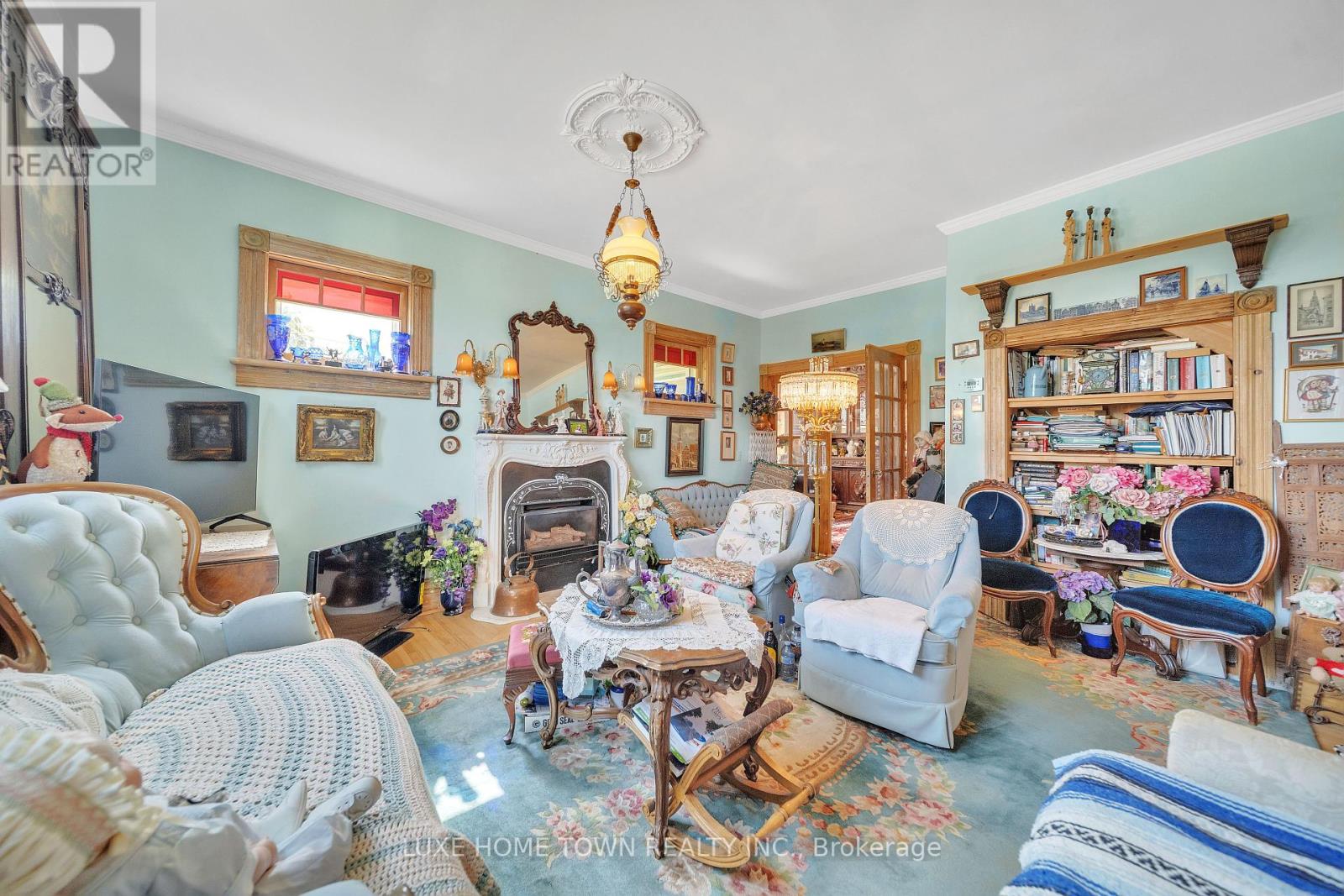 Photo 10 of 402 Lambton Street E, West Grey ON