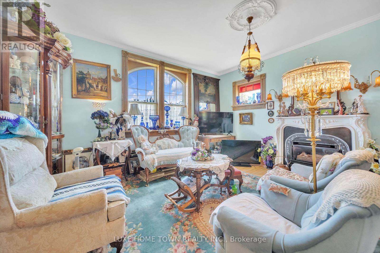 Photo 11 of 402 Lambton Street E, West Grey ON