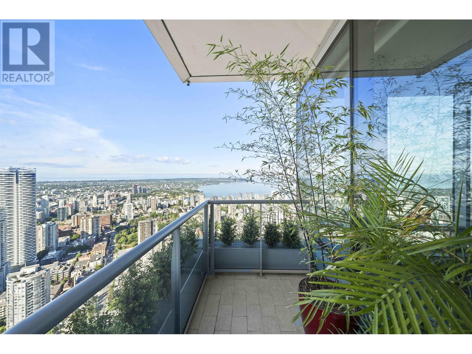 Photo 9 of 5704 1128 W Georgia Street, Vancouver BC