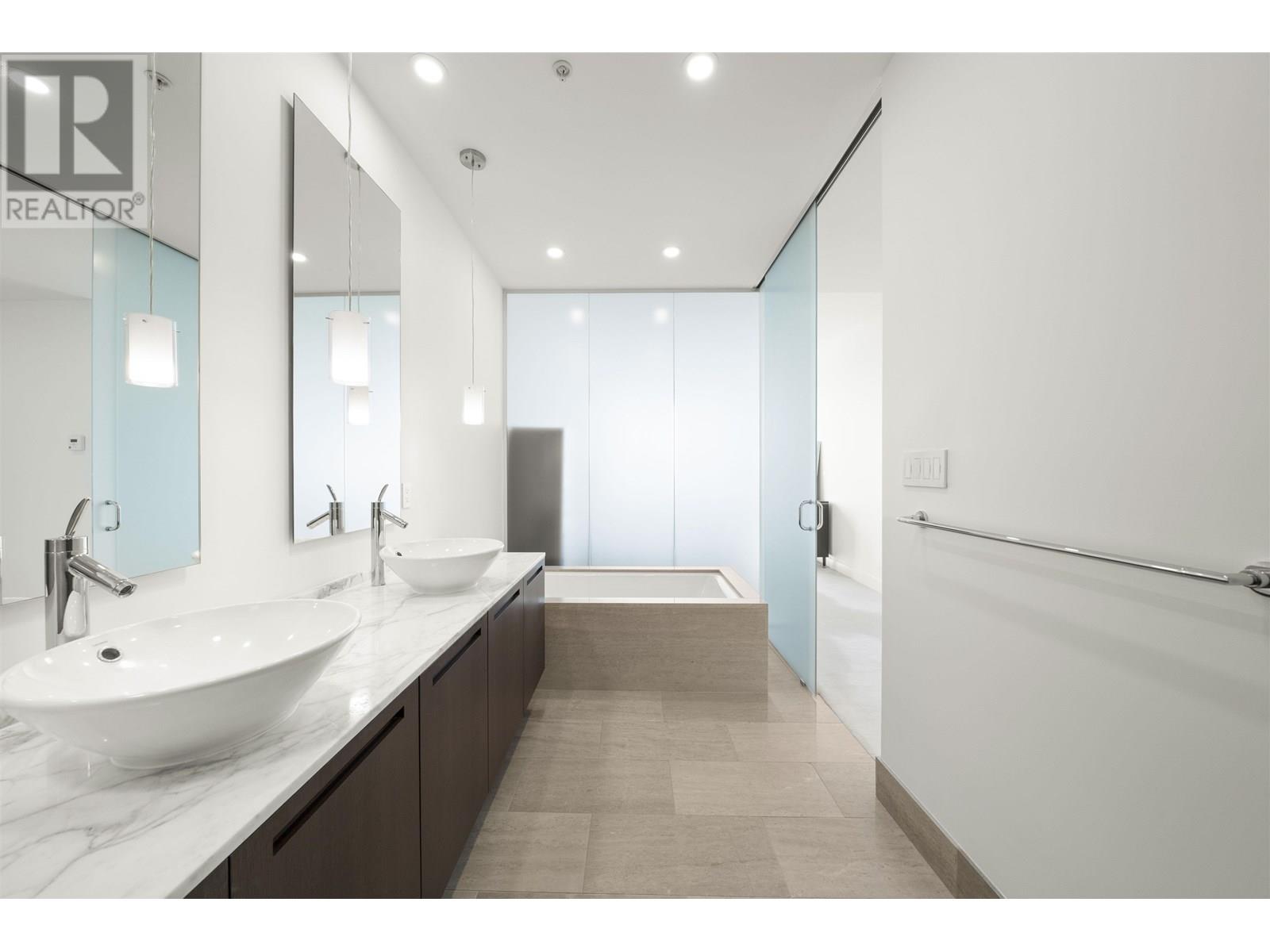 Photo 3 of 5704 1128 W Georgia Street, Vancouver BC