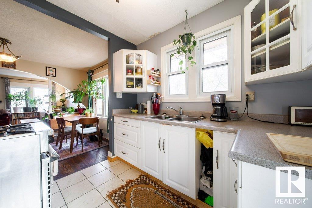 Photo 2 of 10417 85 Av Nw, Edmonton AB