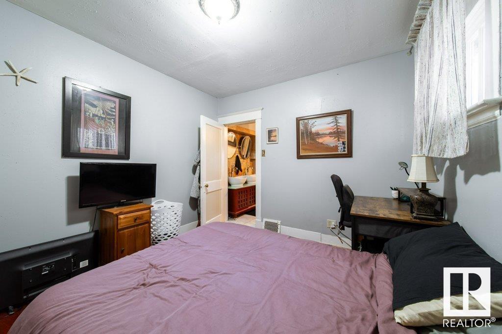 Photo 1 of 10417 85 Av Nw, Edmonton AB