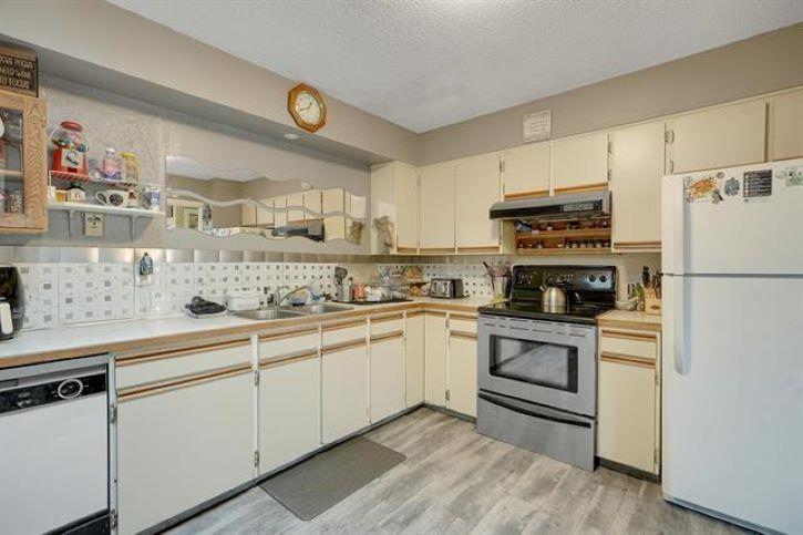 Photo 9 of 11532 85 Avenue, Delta BC