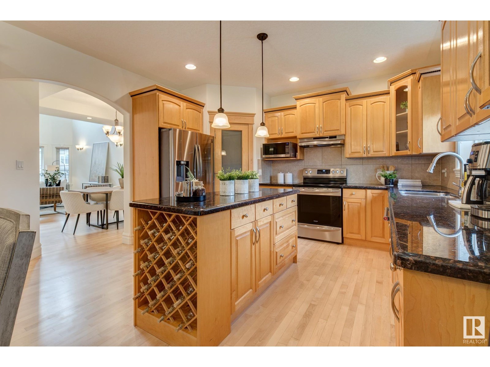Photo 16 of 3020 Macneil Wy Nw, Edmonton AB