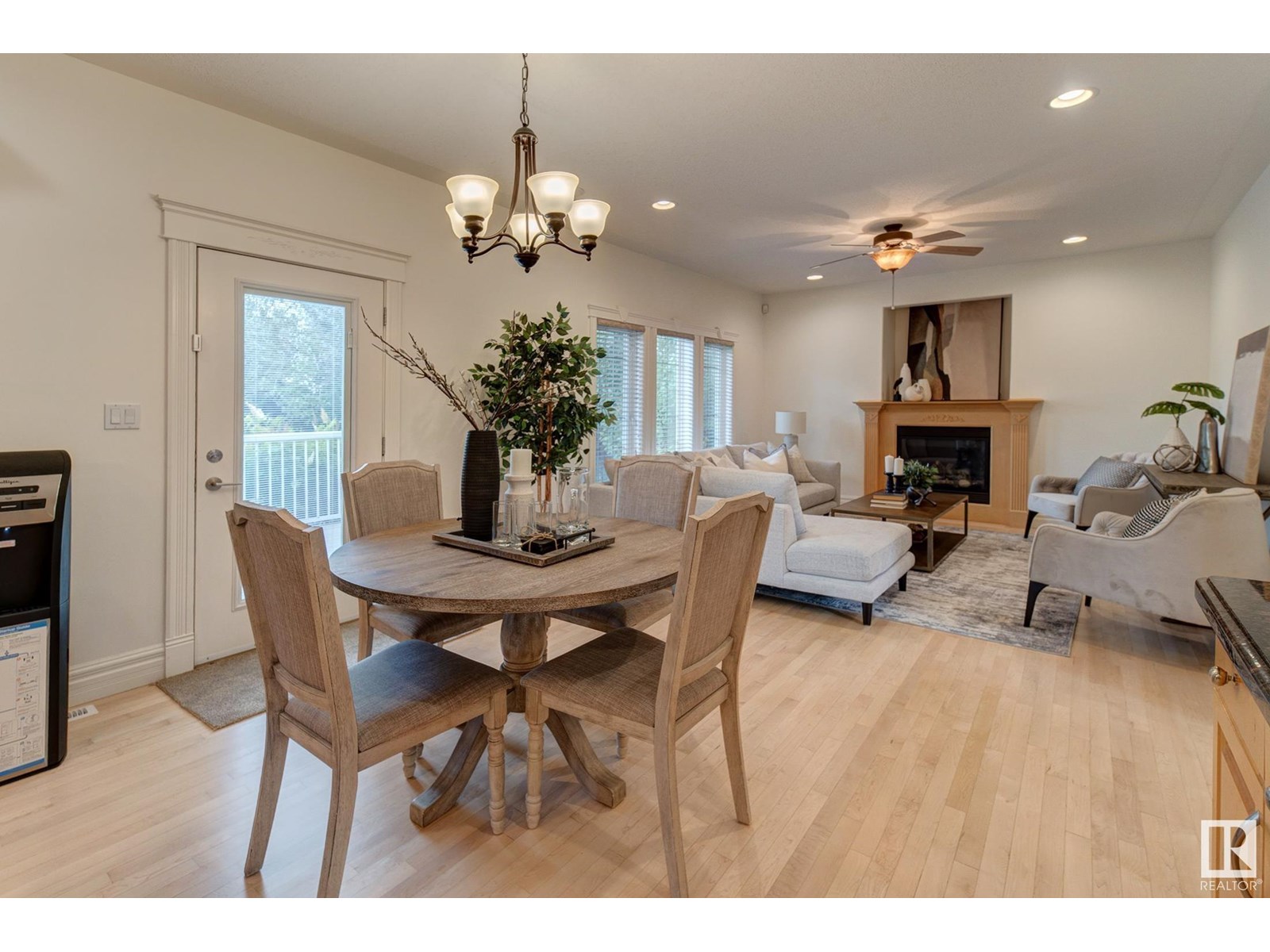 Photo 23 of 3020 Macneil Wy Nw, Edmonton AB