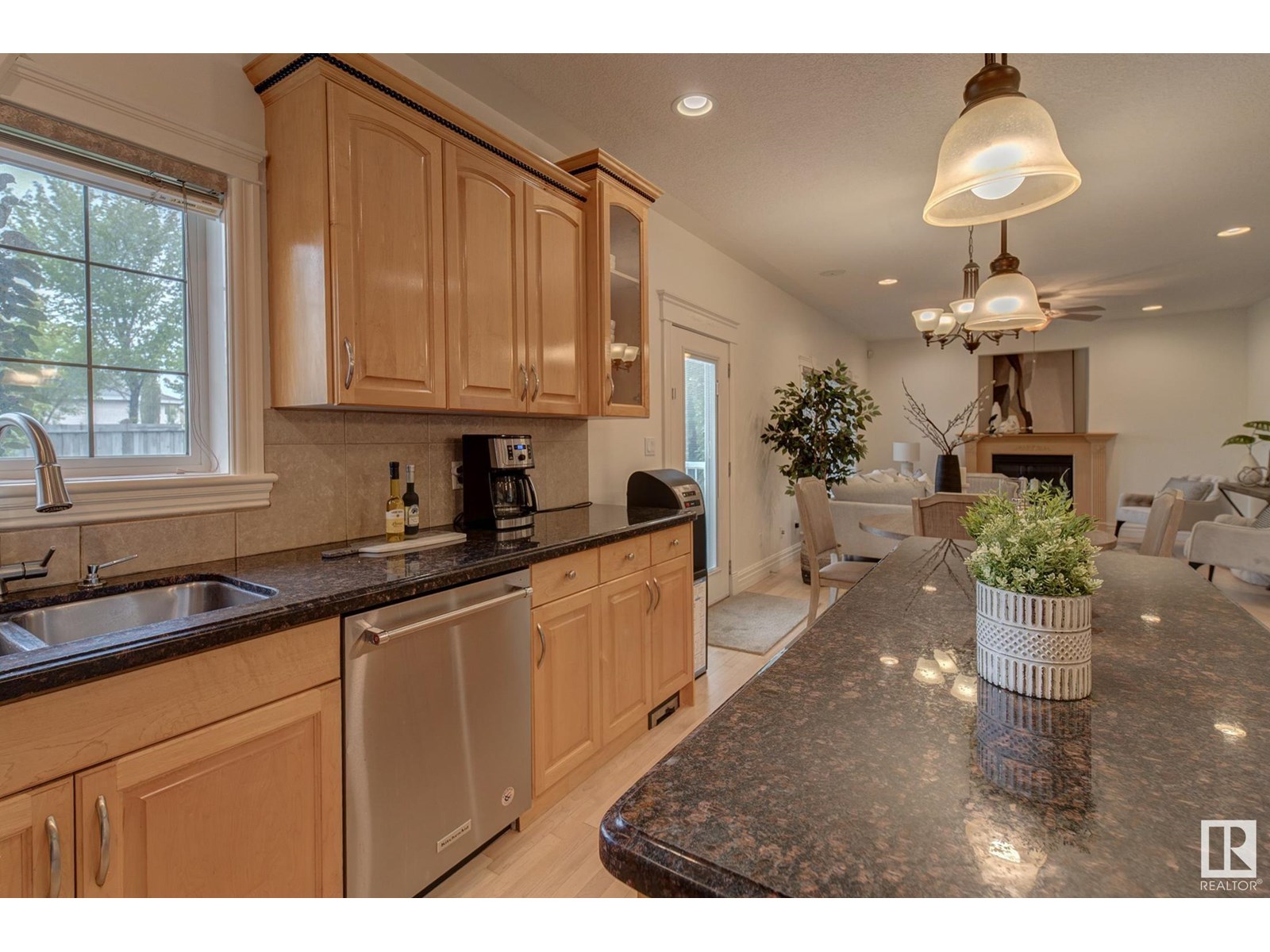 Photo 21 of 3020 Macneil Wy Nw, Edmonton AB