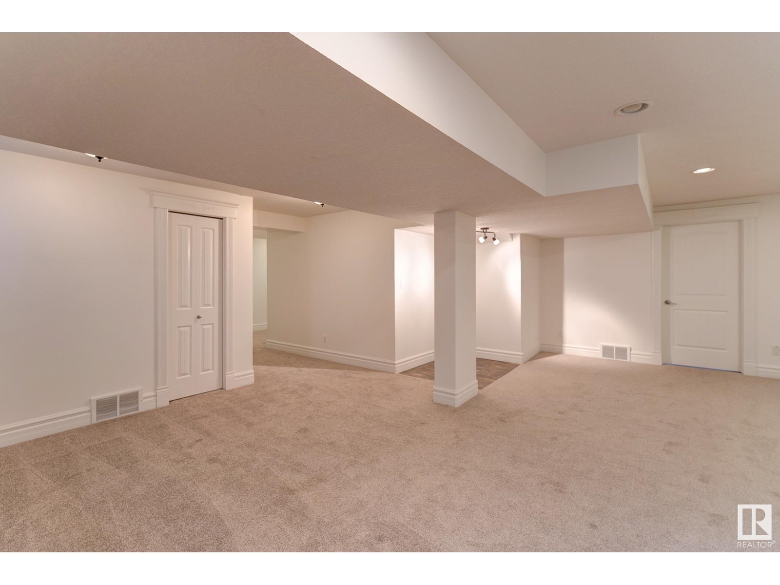 Photo 61 of 3020 Macneil Wy Nw, Edmonton AB