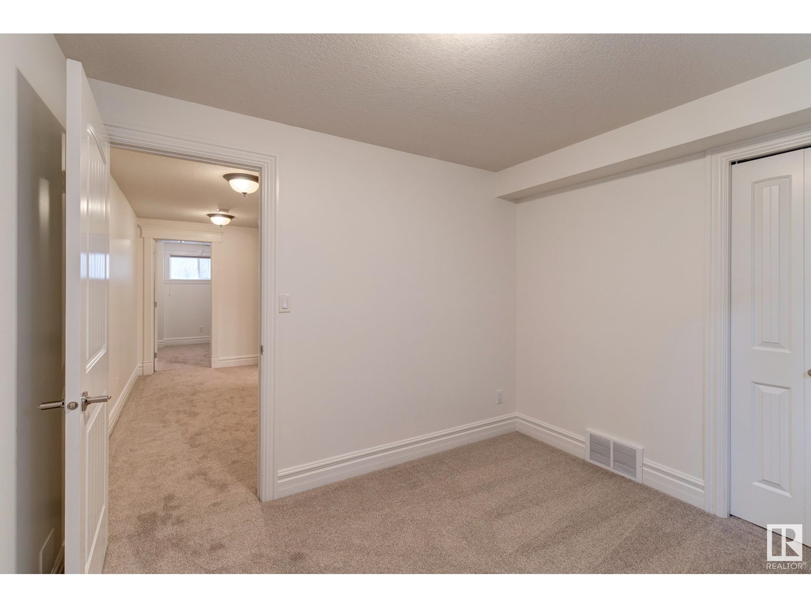 Photo 67 of 3020 Macneil Wy Nw, Edmonton AB