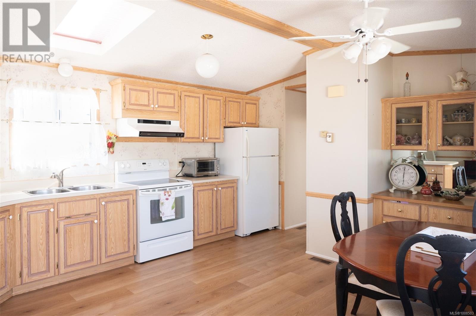 Photo 17 of 32 450 Stanford Ave E, Parksville BC