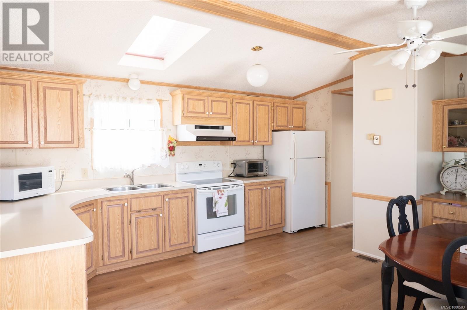 Photo 19 of 32 450 Stanford Ave E, Parksville BC