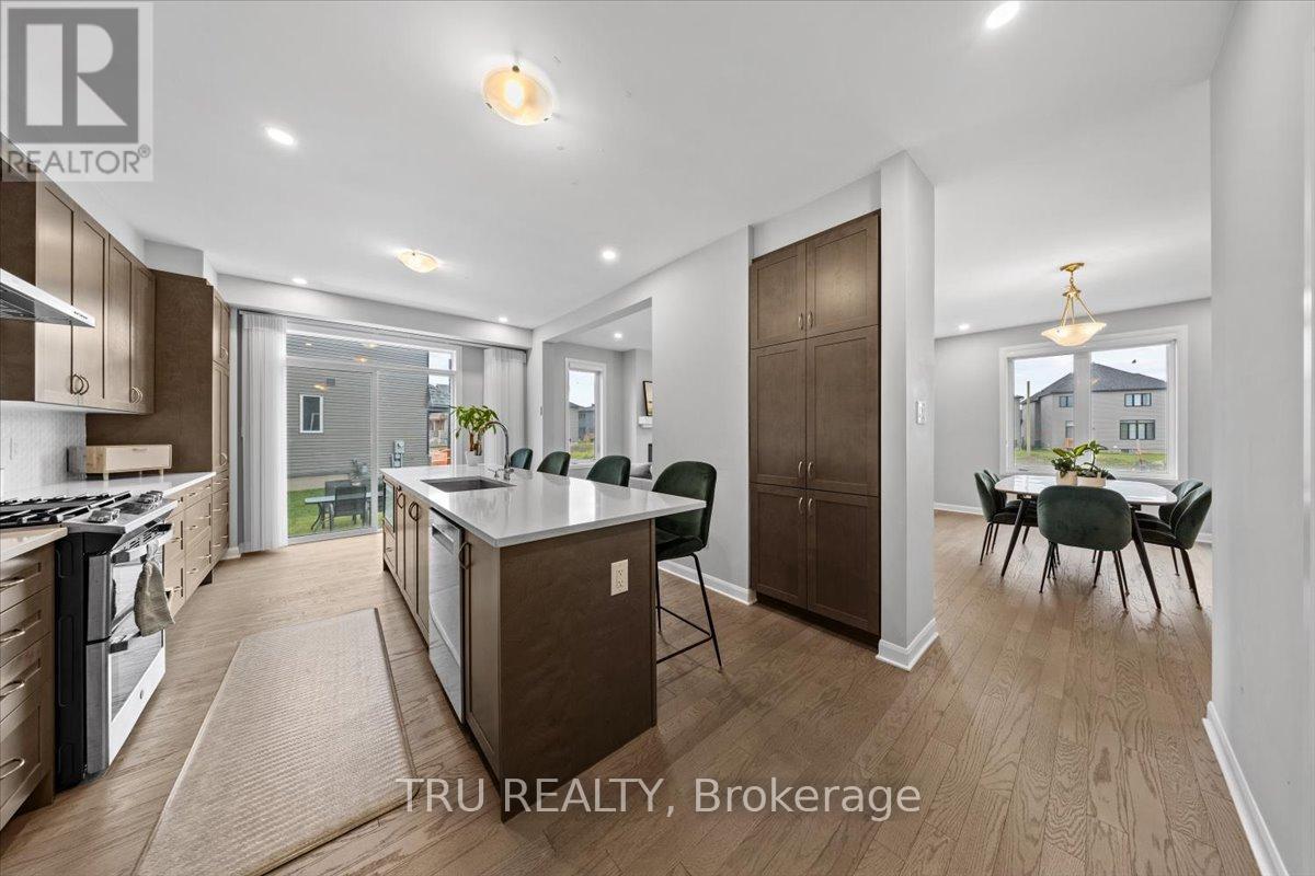 Photo 17 of 618 Galarneau Way, Ottawa ON