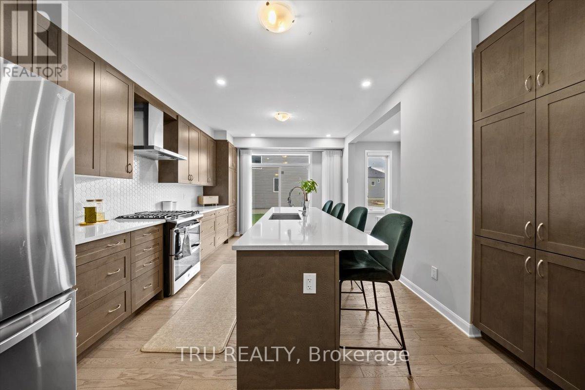 Photo 18 of 618 Galarneau Way, Ottawa ON