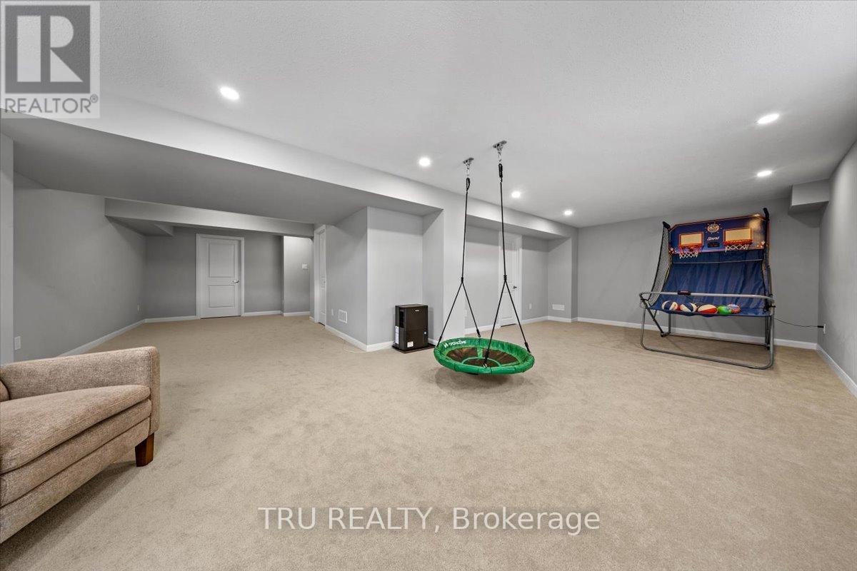 Photo 33 of 618 Galarneau Way, Ottawa ON