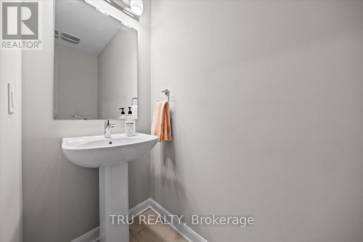 Photo 6 of 618 Galarneau Way, Ottawa ON