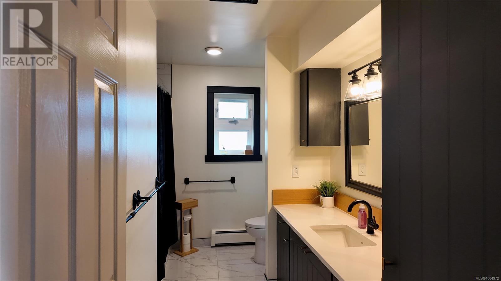 699 Galerno Rd, Campbell River