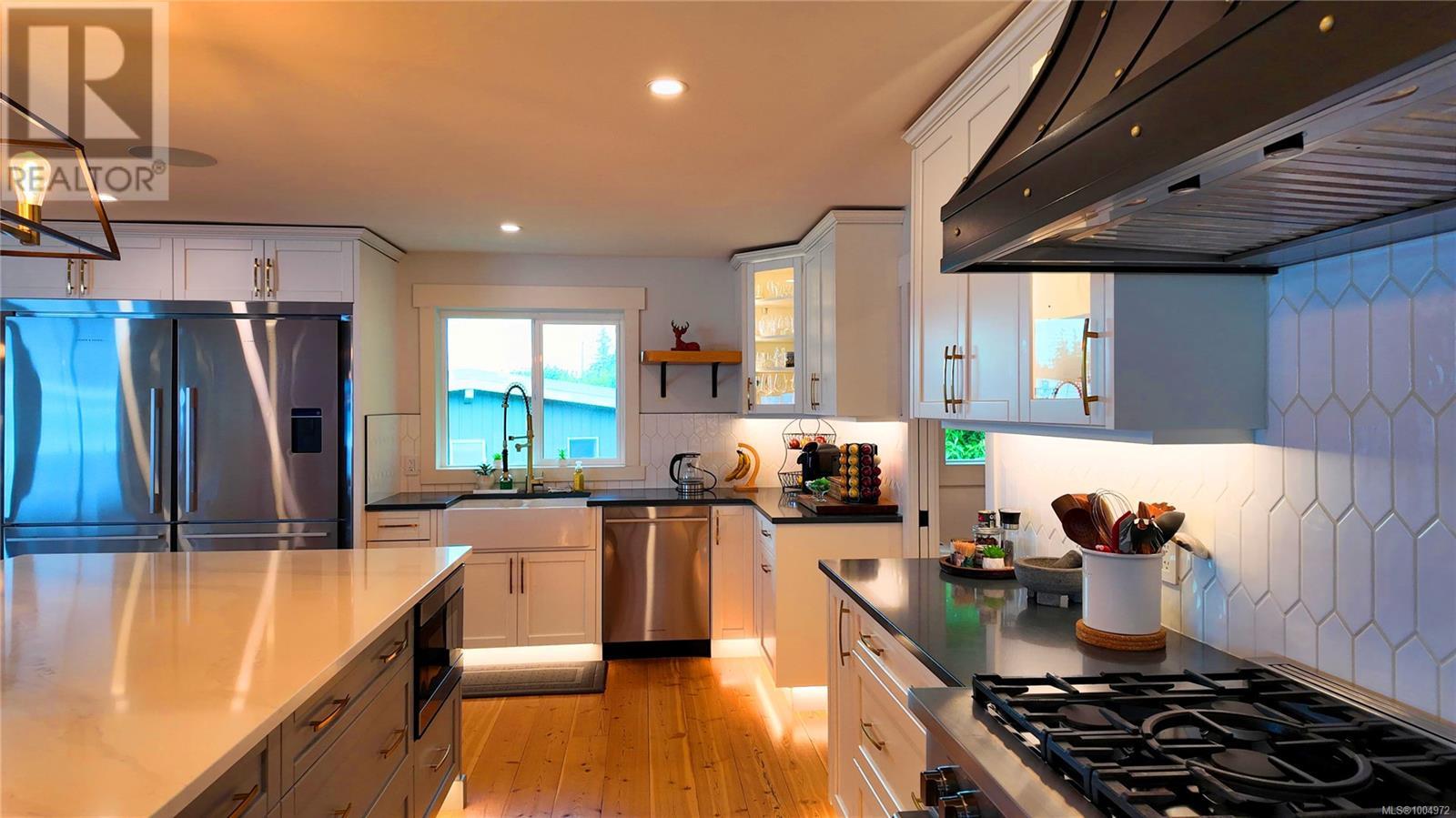 699 Galerno Rd, Campbell River