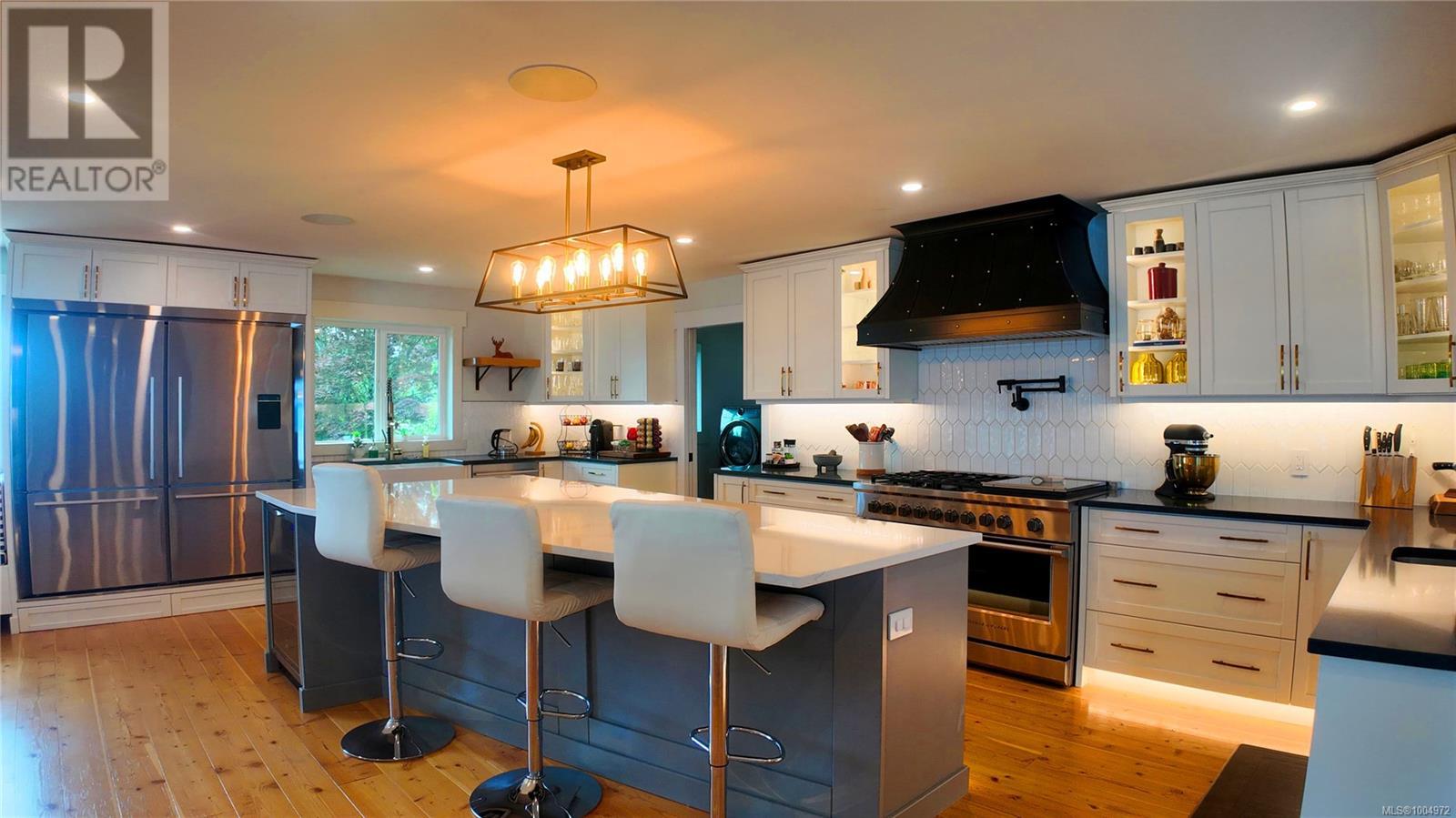 699 Galerno Rd, Campbell River