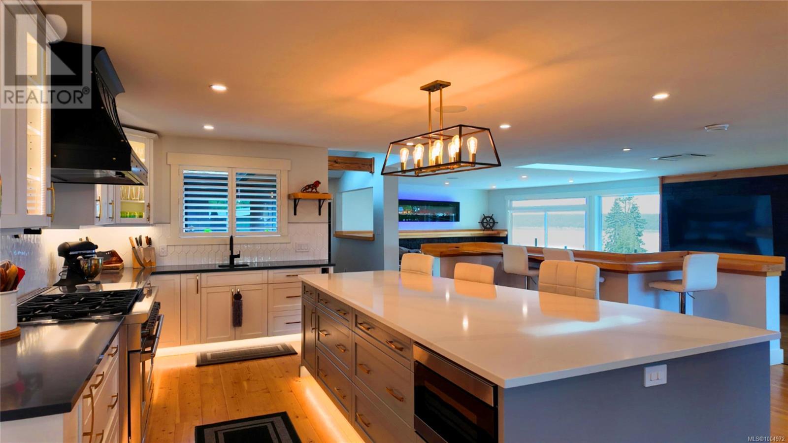 699 Galerno Rd, Campbell River