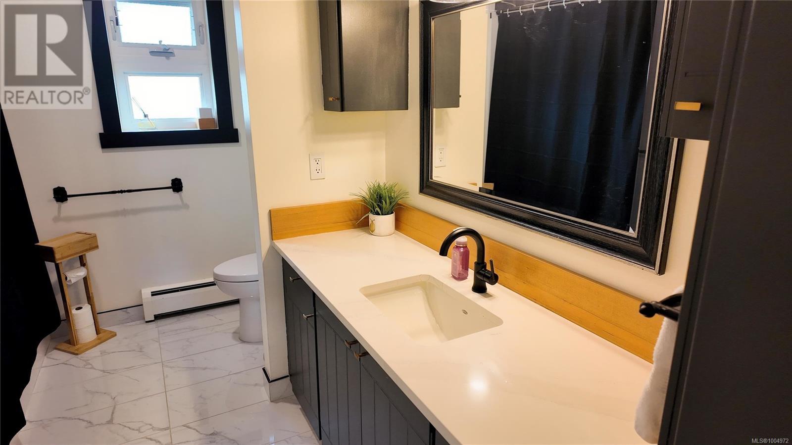 699 Galerno Rd, Campbell River