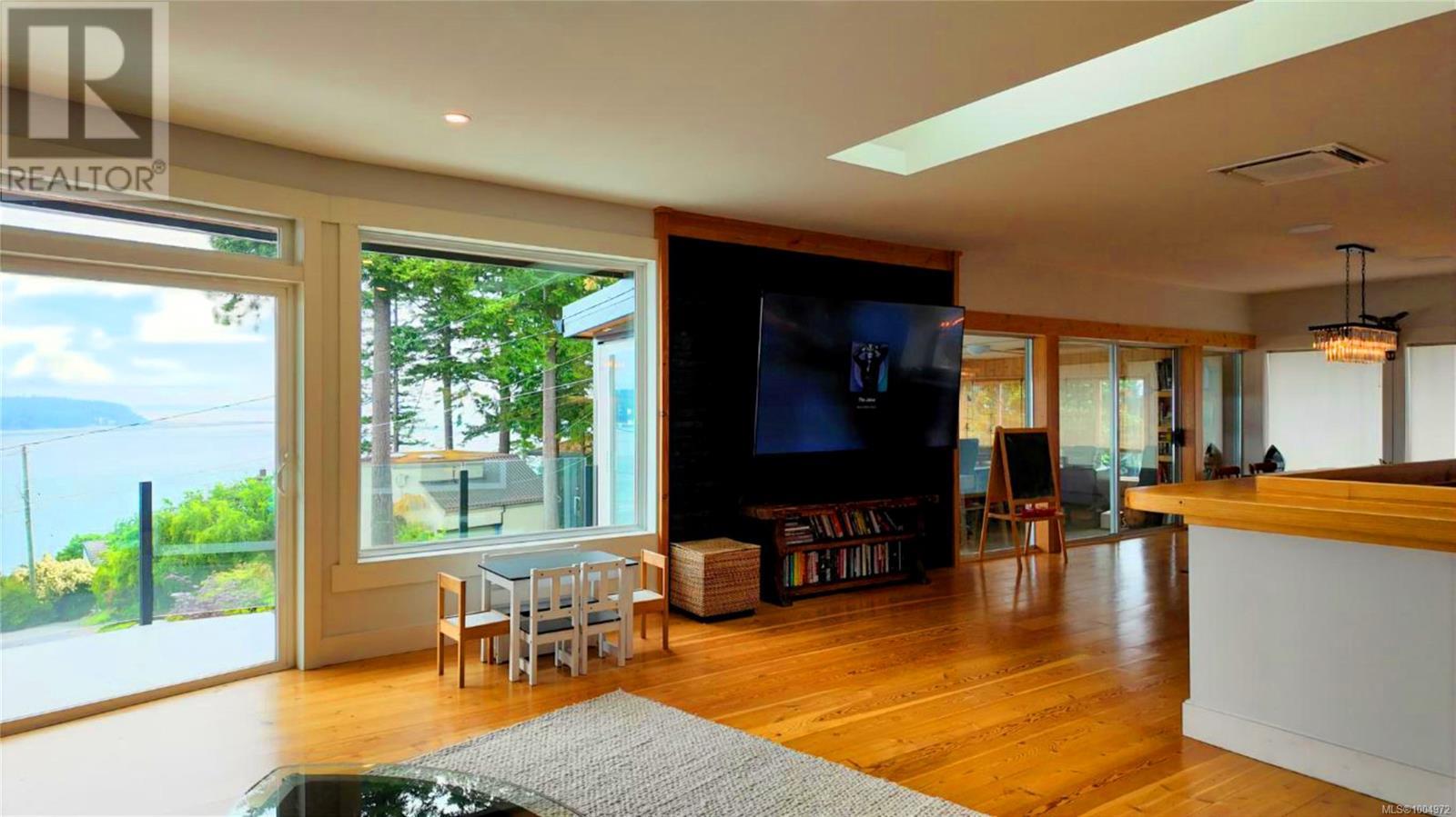 699 Galerno Rd, Campbell River