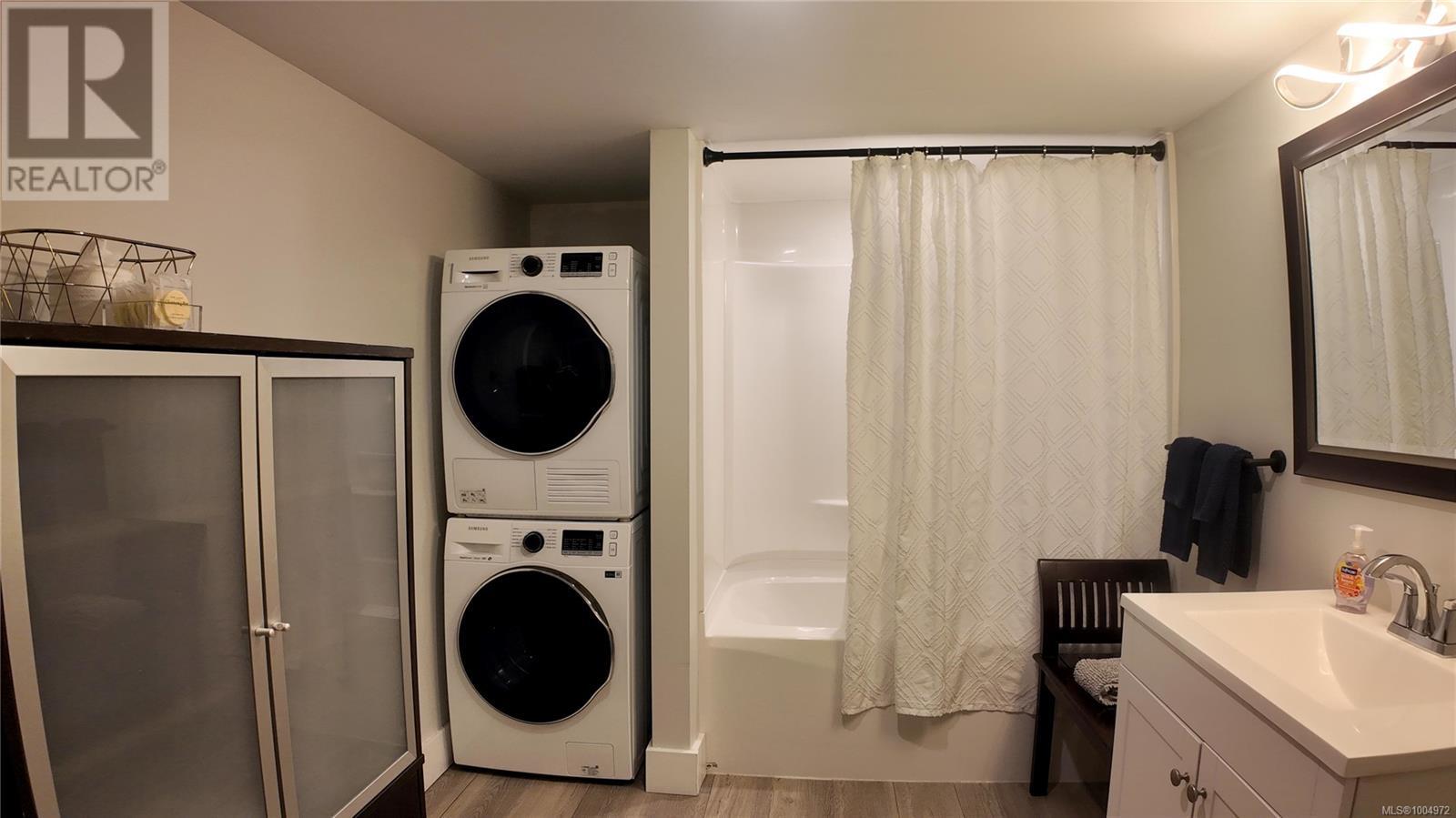 699 Galerno Rd, Campbell River