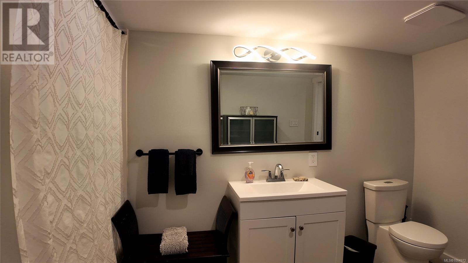 699 Galerno Rd, Campbell River