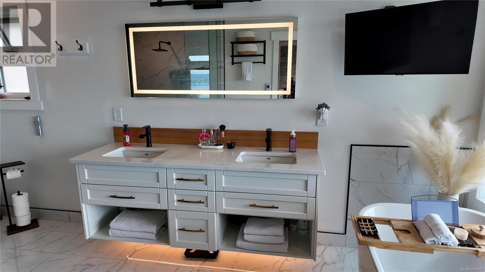 699 Galerno Rd, Campbell River