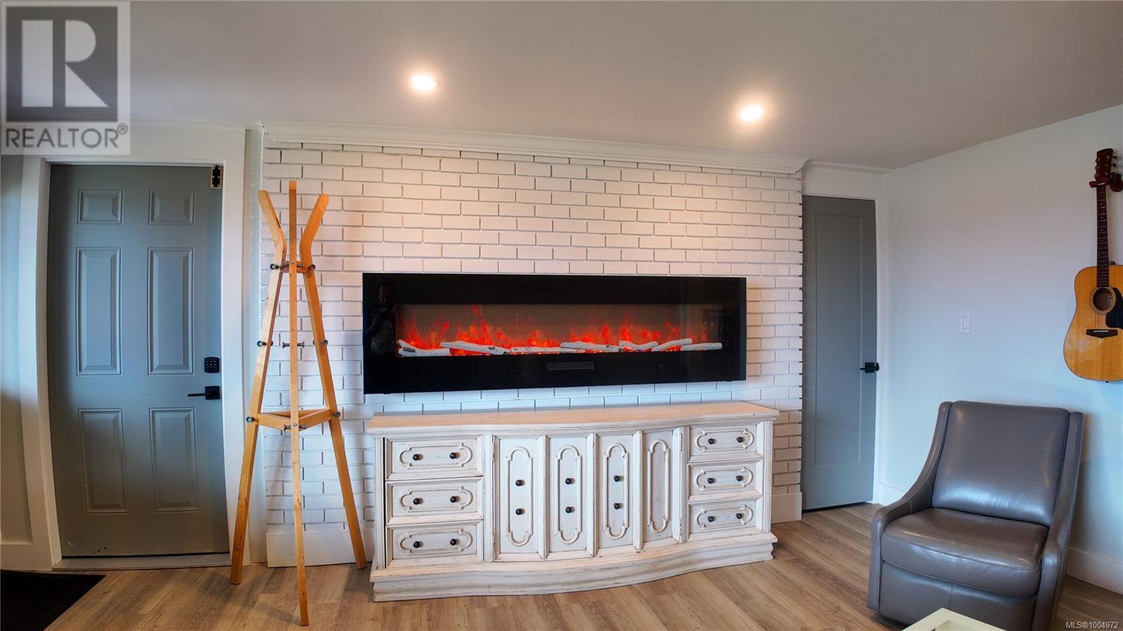 699 Galerno Rd, Campbell River