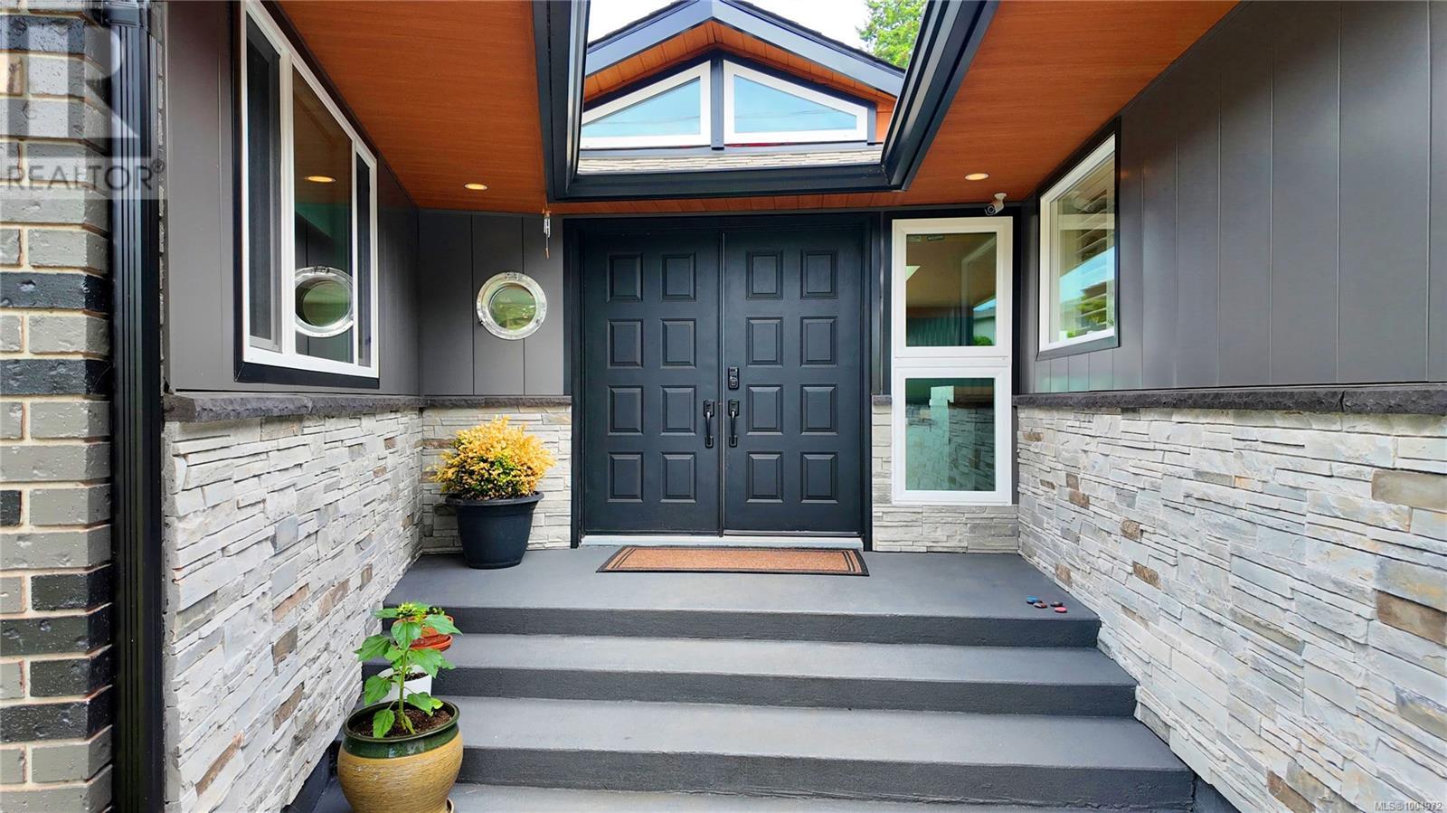 699 Galerno Rd, Campbell River